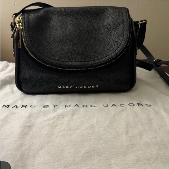 Marc Jacobs The Groove mini messenger Crossbody Bag Black in Gold Accents - Picture 6 of 8